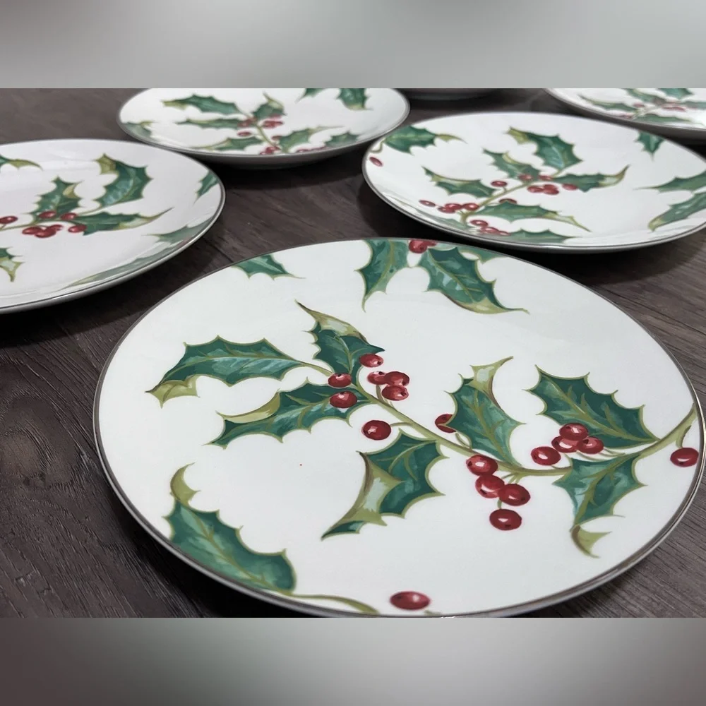 Restoration Hardware Set of 6 Lunch Plates EUC Christmas Holly Berry Desserts